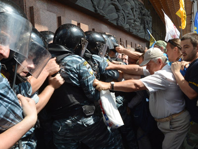 Battle for language: Ukrainians clash over controversial bill