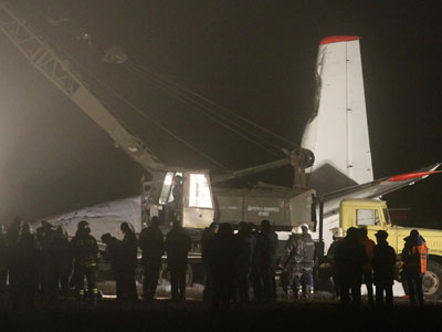 AN-24 crash-landing kills 5 in Donetsk