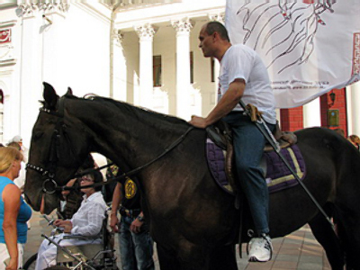 Ukrainian Quixote challenges mayor to duel