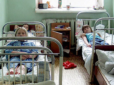 Unidentified infection puts hundreds in hospital