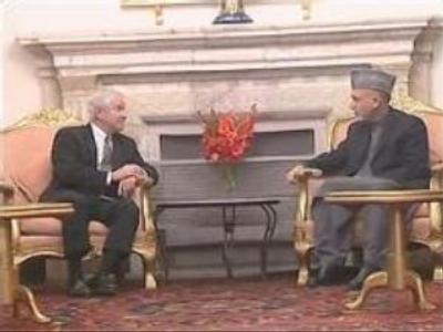 U.S. Defence Secretary reviews Afghan security