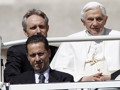 Vatileaks: Pope’s butler arrested for stealing confidential correspondence