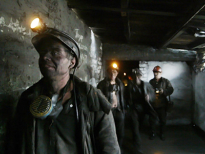 Workers refuse to leave coal mine in Ukraine