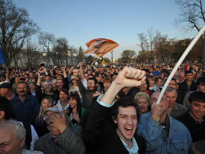 Authorities must not politically discriminate against protesters – Constitutional Court