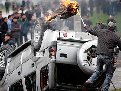 Kyrgyz top officials stand trial for April bloodshed
