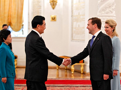 Chinese president greeted with pomp and pageantry in Moscow