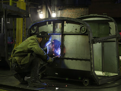 Russian unions clash with industrialists over labor reform