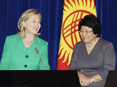 US to keep Kyrgyz air base until Afghanistan pullout – Clinton