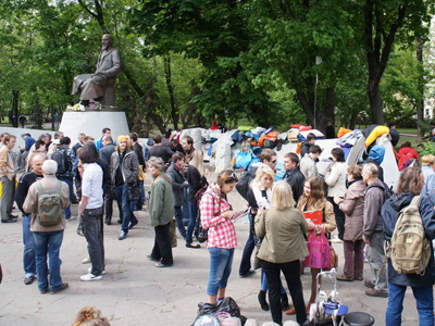 Lawn order: Moscow court orders protest trim