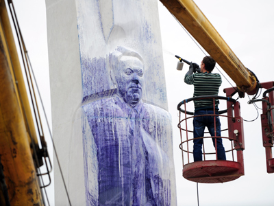 Police detain suspects in Yeltsin monument paint-bombing