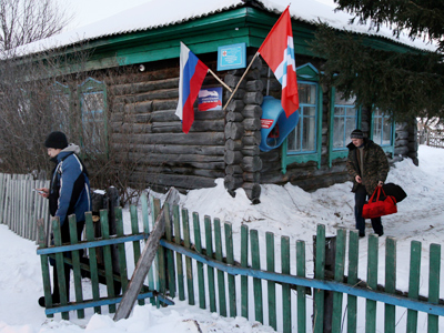 Russians in remote areas begin voting for president