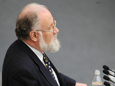 Election boss refutes violations as parliamentarians seek to cut his beard