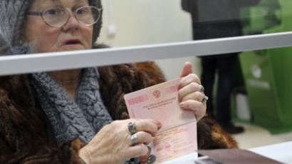 ‘Like captured Germans in 1944’: Moscow cops convoy column of illegal immigrants