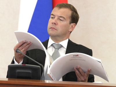 Medvedev wants billionaires to teach in schools
