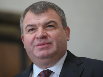 Former Defense Minister gives evidence in Russian graft case