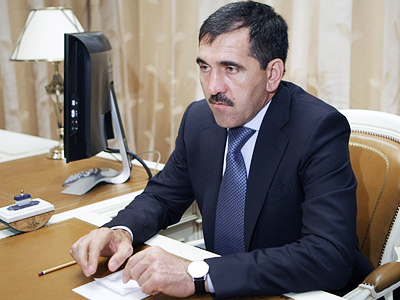 Ingush leader discusses terrorism with public and elders