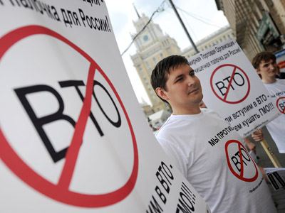 Russian activists attend a rally against the country's entry to the World Trade Organisation (WTO) in Moscow on July 7, 2011. (AFP Photo/Natalia Kolesnikova)
