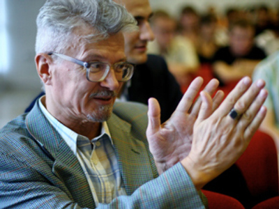 Scandalous opposition leader creates new political party