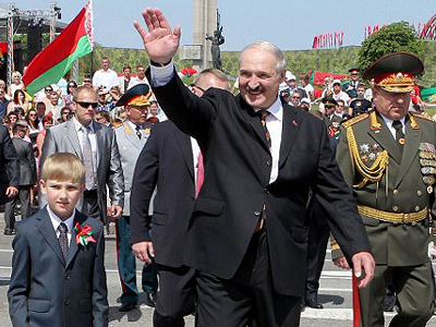 Lukashenko vows democracy, opposition insists on fair polls