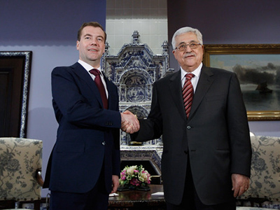 Medvedev and Abbas talk peace in Moscow