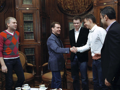 Medvedev receives stand-up comedians on April fool’s day