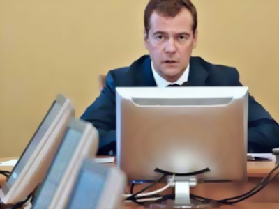 Medvedev to control implementation of his orders online