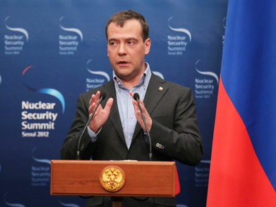 ‘Smells like Hollywood:’ Medvedev lectures Romney over Russian rant