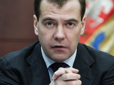 Medvedev warns bureaucrats against putting off his orders