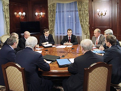 Medvedev meets leaders of parties ahead of annual address