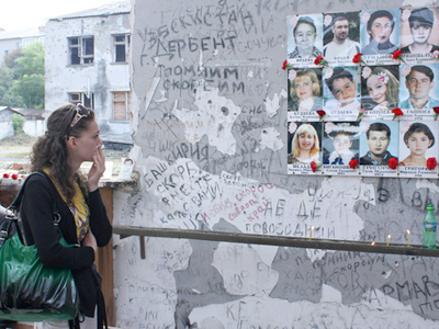 Medvedev promises to look into Beslan massacre again