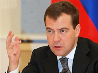 Medvedev signs bill increasing pension and social security in 2009