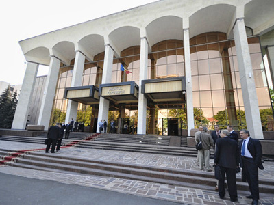 Moldovan government resigns as new parliament starts work