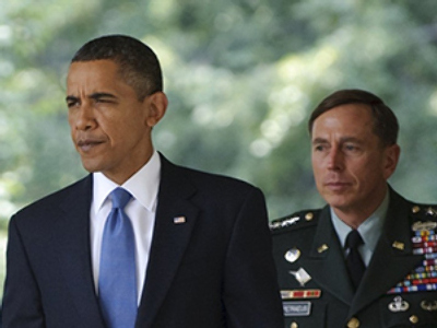 Petraeus opens media offensive, challenges Obama's Afghan exit date