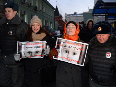 Moscow police break up pickets against US adoptions ban