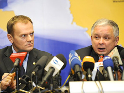 Poles apart: airplane row divides PM and President