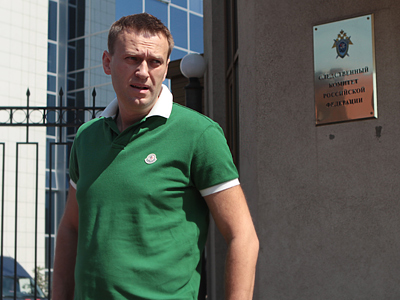 Pro-Kremlin group seeks to strip Navalny of attorney status