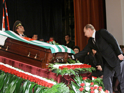 Putin pays last respects to Abkhaz president