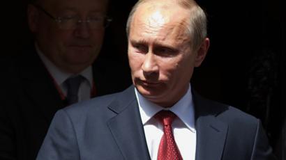 Russian President Vladimir Putin leaves 10 Downing Street in London, on August 2, 2012, after a meeting with British Prime Minister David Cameron (AFP Photo / A Cowie)