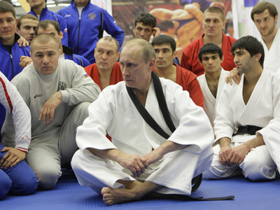 Putin strengthens international friendship with wrestling bouts