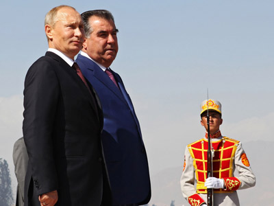 Putin gives Tajik leader sniper rifle