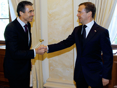 Russia’s President Dmitry Medvedev (R) greets NATO’s Secretary General Anders Fogh Rasmussen (L) prior to talks in Sochi (RIA Novosti / Vladimir Rodionov)