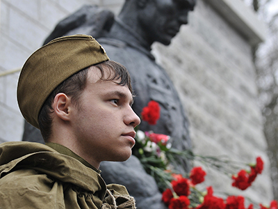 Moscow enlists Russian expats in fight against historical revisionism