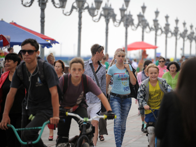 Fewer Russians ‘like’ the US, but still ‘friends’ – poll