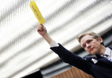 Russia shrugs off Wikileaks “petty thief”