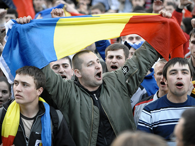 One state or two? Pro-Romanian activists and Moldovan “Patriots” rally