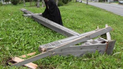 Vandals cut down worship cross in Arkhangelsk (image by RIA Novosti)