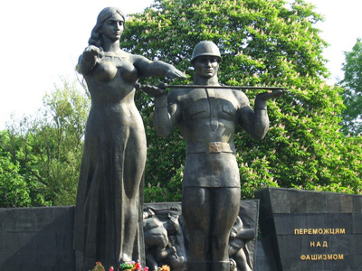 Ukrainian nationalists seek to erase memory of WWII