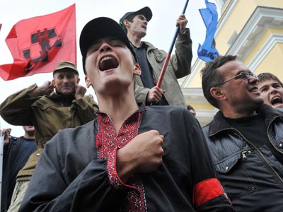 Ukrainian nationalists bring nuclear arms to election fight