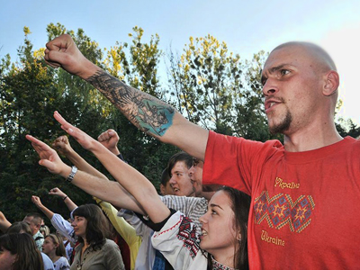 Ukrainian police detain armed nationalists