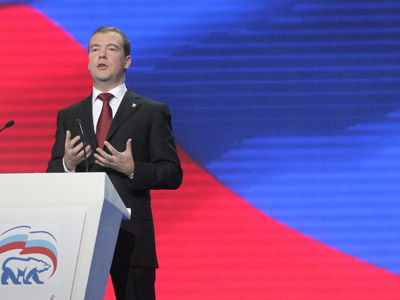Medvedev urges universal primaries in UR